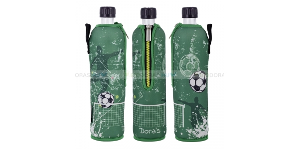 DORAS Üvegkulacs (üvegpalack) zöld, foci mintás neoprén huzattal - 500 ml