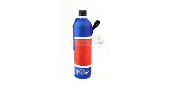 DORAS Üvegkulacs (üvegpalack) kék és piros színű, fehér foci VB mintás neoprén huzattal - 500 ml